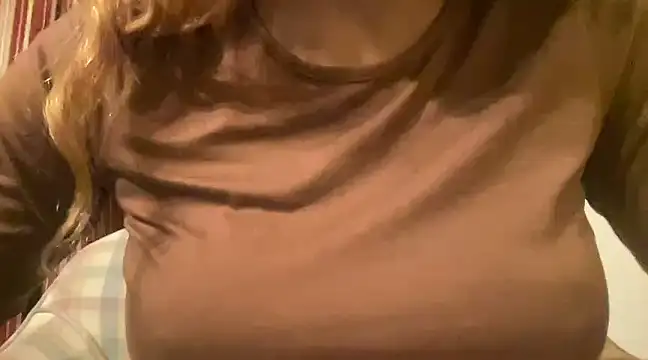 Snapshot of MommyConfident chatting on January 23, 2025, 12:57 am MommyConfident online show from January 23, 2025, 12:57 am