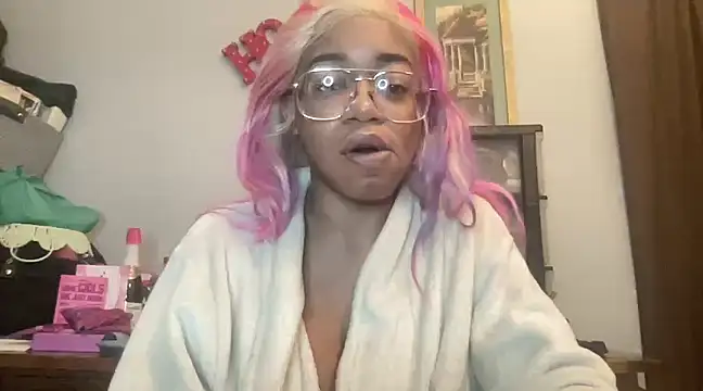 Snapshot of MommyConfident chatting on March 3, 2025, 12:04 am MommyConfident online show from March 3, 2025, 12:04 am