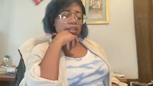 Snapshot of MommyConfident chatting on October 23, 2025, 2:38 pm MommyConfident online show from October 23, 2025, 2:38 pm