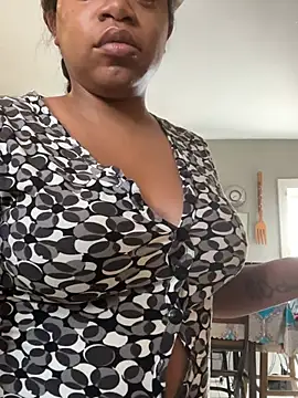 MommyConfident online show from July 15, 2026, 2:44 pm