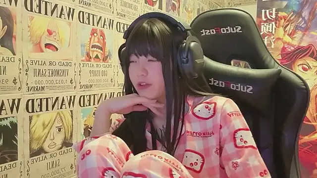 SNAKEgirlQAQ online show from June 3, 2026, 5:18 pm