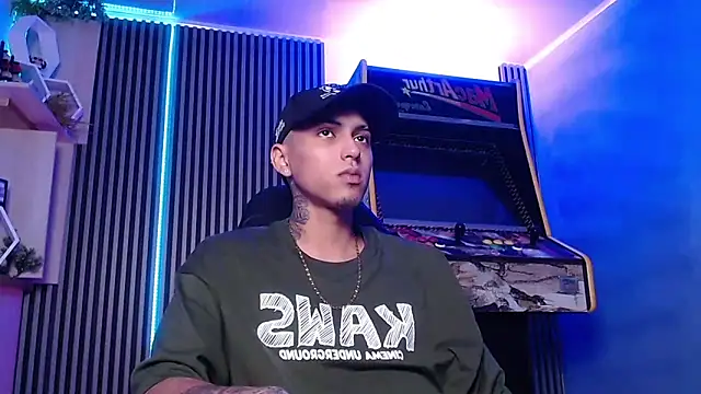 Liam lee online show from March 20, 2025, 1:37 pm