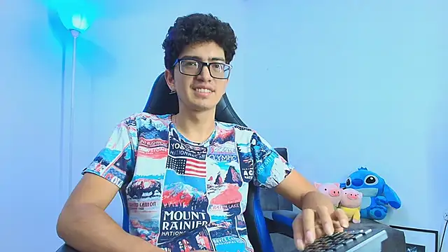 Snapshot of TylerWhite_ chatting on September 19, 2025, 6:15 am TylerWhite online show from September 19, 2025, 6:15 am