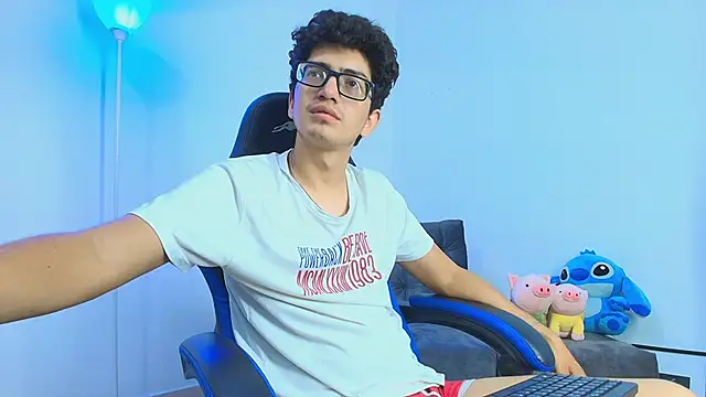 Snapshot of TylerWhite_ chatting on September 20, 2025, 5:08 am TylerWhite online show from September 20, 2025, 5:08 am