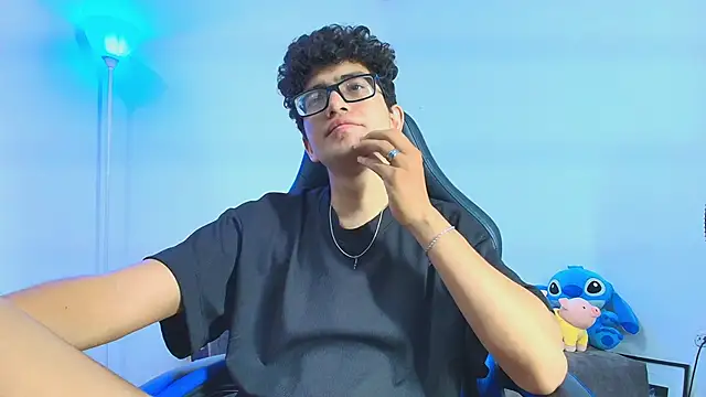 Snapshot of TylerWhite_ chatting on September 24, 2025, 5:00 am TylerWhite online show from September 24, 2025, 5:00 am