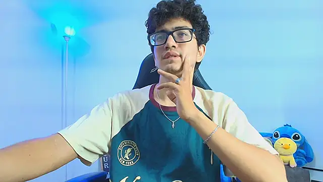 Snapshot of TylerWhite_ chatting on October 2, 2025, 3:46 am TylerWhite online show from October 2, 2025, 3:46 am