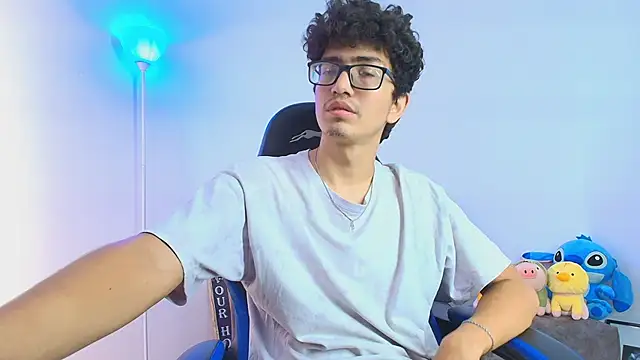 Snapshot of TylerWhite_ chatting on October 4, 2025, 1:20 pm TylerWhite online show from October 4, 2025, 1:20 pm