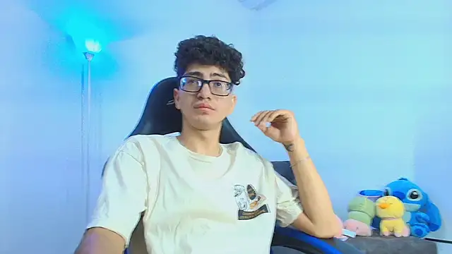 Snapshot of TylerWhite_ chatting on October 8, 2025, 4:43 am TylerWhite online show from October 8, 2025, 4:43 am