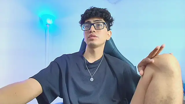 Snapshot of TylerWhite_ chatting on October 11, 2025, 1:42 pm TylerWhite online show from October 11, 2025, 1:42 pm