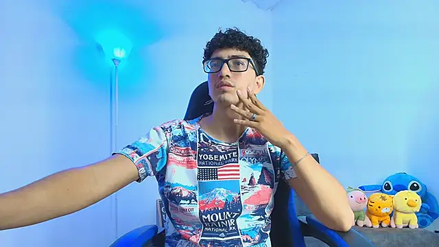 Snapshot of TylerWhite_ chatting on October 14, 2025, 7:58 pm TylerWhite online show from October 14, 2025, 7:58 pm