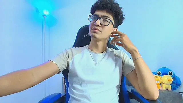 Snapshot of TylerWhite_ chatting on October 18, 2025, 4:15 am TylerWhite online show from October 18, 2025, 4:15 am