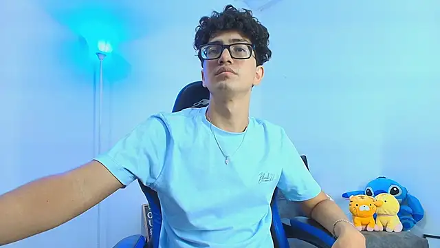 Snapshot of TylerWhite_ chatting on October 23, 2025, 3:50 am TylerWhite online show from October 23, 2025, 3:50 am