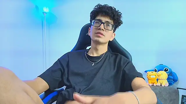 Snapshot of TylerWhite_ chatting on October 25, 2025, 3:25 am TylerWhite online show from October 25, 2025, 3:25 am