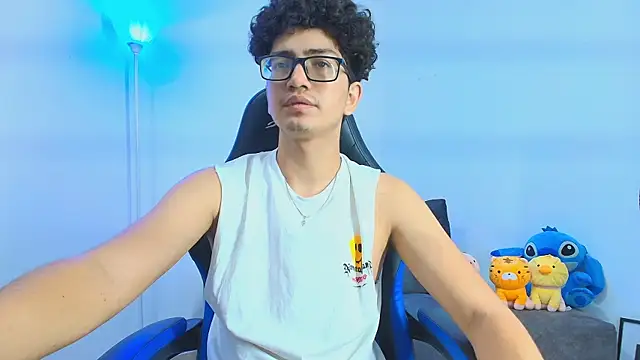 Snapshot of TylerWhite_ chatting on November 7, 2025, 3:39 am TylerWhite online show from November 7, 2025, 3:39 am