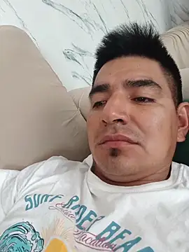 Snapshot of latino17 chatting on March 3, 2026, 3:29 pm latino17 online show from March 3, 2026, 3:29 pm