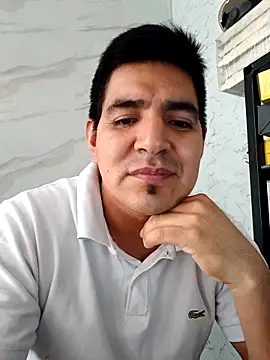 Snapshot of latino17 chatting on May 4, 2026, 5:42 pm latino17 online show from May 4, 2026, 5:42 pm