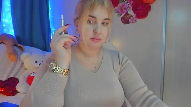 CoraSwon online show from February 8, 2025, 3:53 pm