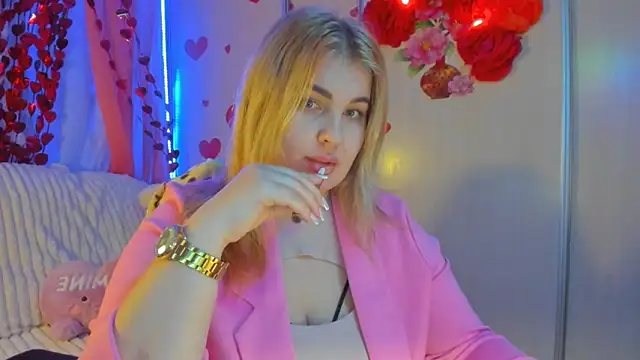 CoraSwon online show from February 25, 2025, 7:14 pm