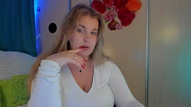 CoraSwon online show from September 8, 2025, 6:18 pm