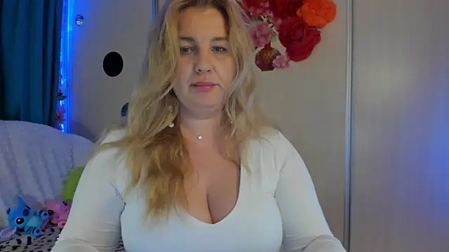 CoraSwon online show from September 25, 2025, 6:28 am