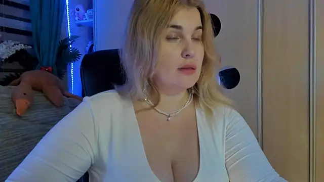 CoraSwon online show from February 16, 2026, 7:32 pm