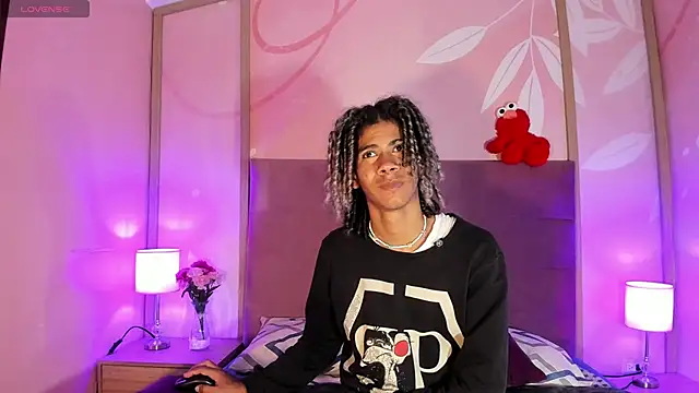 Snapshot of Maxim-Walker chatting on February 4, 2025, 3:00 am Maxim-Walker online show from February 4, 2025, 3:00 am