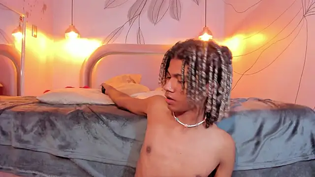 Snapshot of Maxim-Walker chatting on February 12, 2025, 6:08 am Maxim-Walker online show from February 12, 2025, 6:08 am