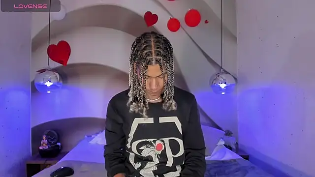 Snapshot of Maxim-Walker chatting on February 18, 2025, 3:31 am Maxim-Walker online show from February 18, 2025, 3:31 am