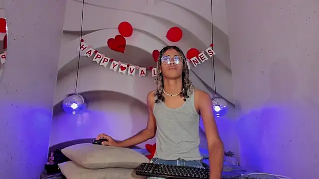 Snapshot of Maxim-Walker chatting on February 21, 2025, 5:56 am Maxim-Walker online show from February 21, 2025, 5:56 am