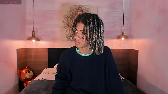 Snapshot of Maxim-Walker chatting on February 24, 2025, 3:12 am Maxim-Walker online show from February 24, 2025, 3:12 am