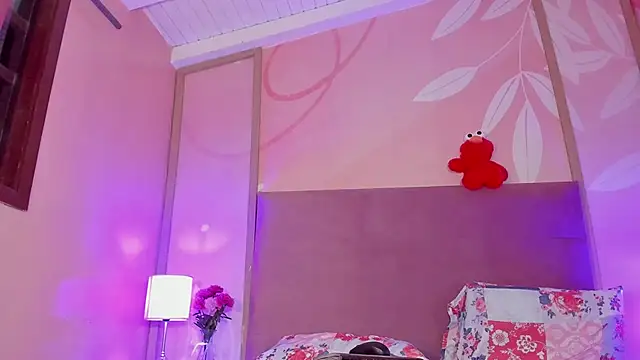 Snapshot of Maxim-Walker chatting on February 26, 2025, 9:53 am Maxim-Walker online show from February 26, 2025, 9:53 am