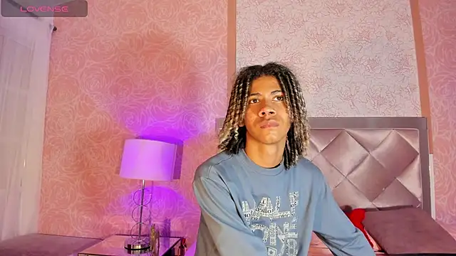 Snapshot of Maxim-Walker chatting on February 28, 2025, 3:04 am Maxim-Walker online show from February 28, 2025, 3:04 am