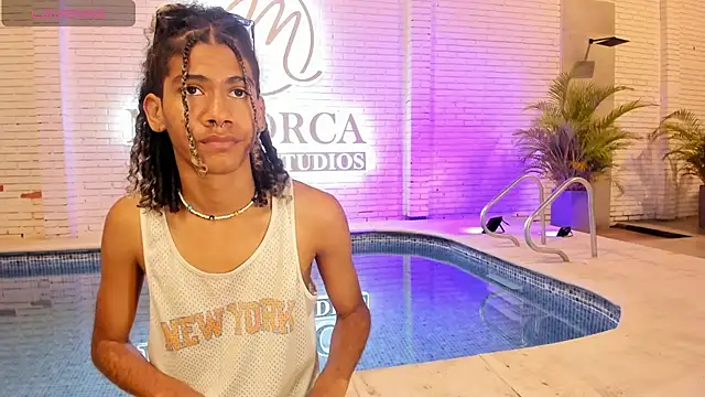 Snapshot of Maxim-Walker chatting on March 2, 2025, 6:16 am Maxim-Walker online show from March 2, 2025, 6:16 am