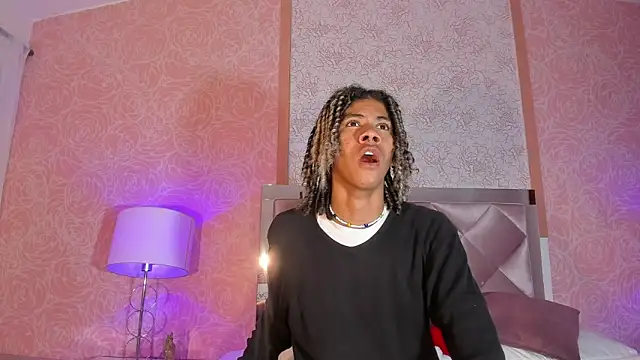 Snapshot of Maxim-Walker chatting on March 4, 2025, 3:00 am Maxim-Walker online show from March 4, 2025, 3:00 am