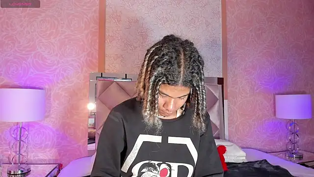 Snapshot of Maxim-Walker chatting on March 5, 2025, 3:08 am Maxim-Walker online show from March 5, 2025, 3:08 am