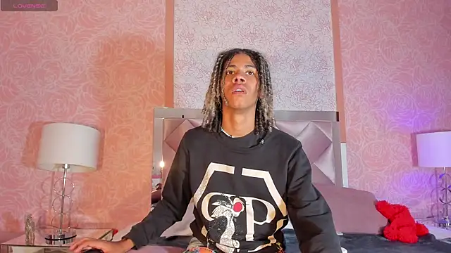 Snapshot of Maxim-Walker chatting on March 6, 2025, 3:02 am Maxim-Walker online show from March 6, 2025, 3:02 am