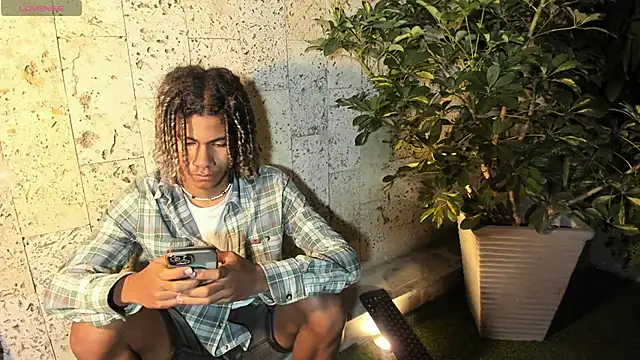 Snapshot of Maxim-Walker chatting on March 8, 2025, 3:17 am Maxim-Walker online show from March 8, 2025, 3:17 am