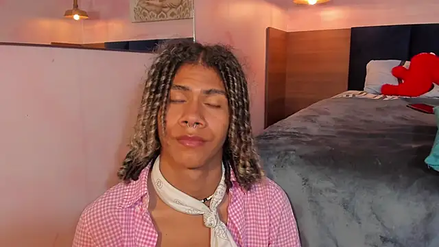 Snapshot of Maxim-Walker chatting on March 17, 2025, 3:03 am Maxim-Walker online show from March 17, 2025, 3:03 am