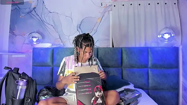 Snapshot of Maxim-Walker chatting on September 10, 2025, 3:50 am Maxim-Walker online show from September 10, 2025, 3:50 am