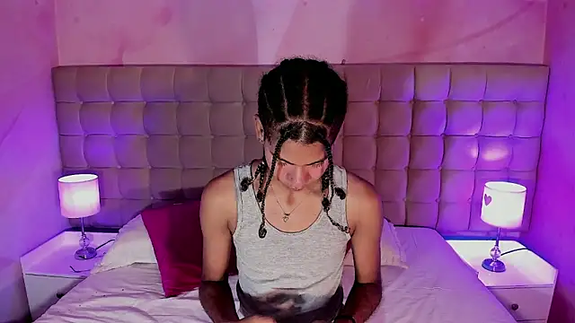 Snapshot of Maxim-Walker chatting on October 1, 2025, 6:41 am Maxim-Walker online show from October 1, 2025, 6:41 am