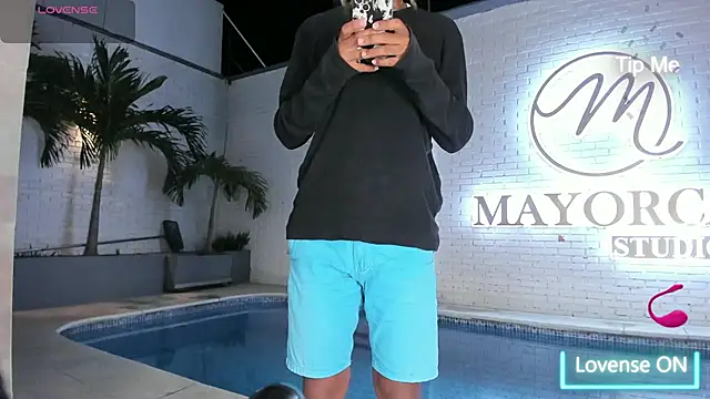 Snapshot of Maxim-Walker chatting on October 10, 2025, 6:12 am Maxim-Walker online show from October 10, 2025, 6:12 am