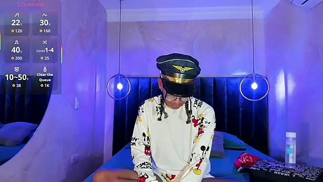 Snapshot of Maxim-Walker chatting on October 20, 2025, 3:18 am Maxim-Walker online show from October 20, 2025, 3:18 am