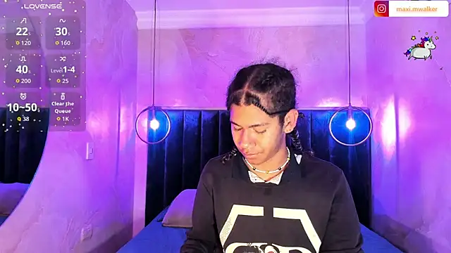 Snapshot of Maxim-Walker chatting on October 22, 2025, 3:18 am Maxim-Walker online show from October 22, 2025, 3:18 am