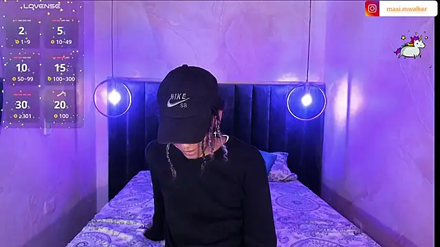 Snapshot of Maxim-Walker chatting on November 3, 2025, 3:08 am Maxim-Walker online show from November 3, 2025, 3:08 am