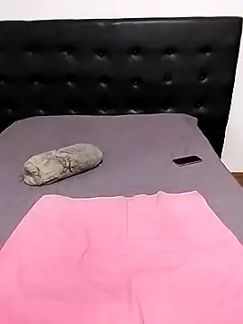 littlebrunett online show from February 21, 2025, 9:34 am