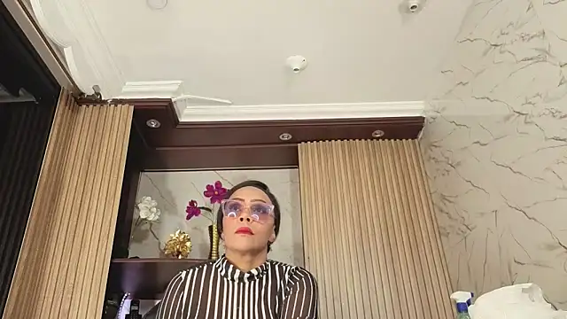 Snapshot of AmberNix chatting on April 22, 2026, 1:34 pm AmberNix online show from April 22, 2026, 1:34 pm