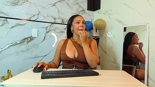 Snapshot of AmberNix chatting on June 23, 2026, 2:04 pm AmberNix online show from June 23, 2026, 2:04 pm