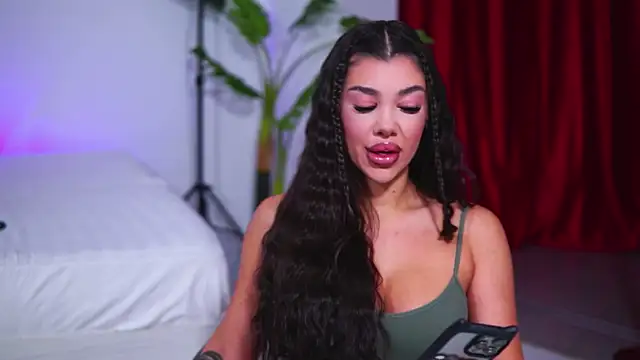 NatyDesiree online show from October 4, 2025, 9:07 am