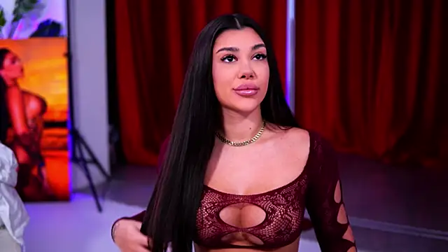 NatyDesiree online show from December 2, 2025, 4:40 am