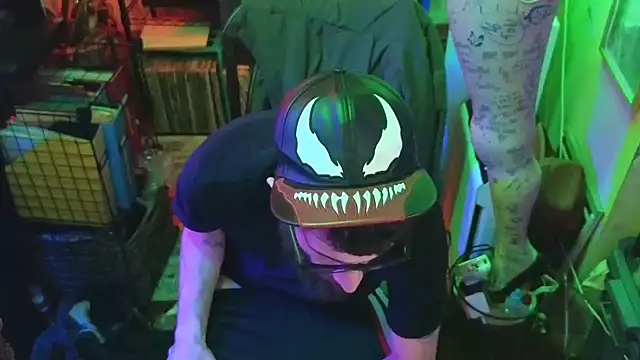 pantslesstraveler plt online show from January 30, 2025, 12:50 am